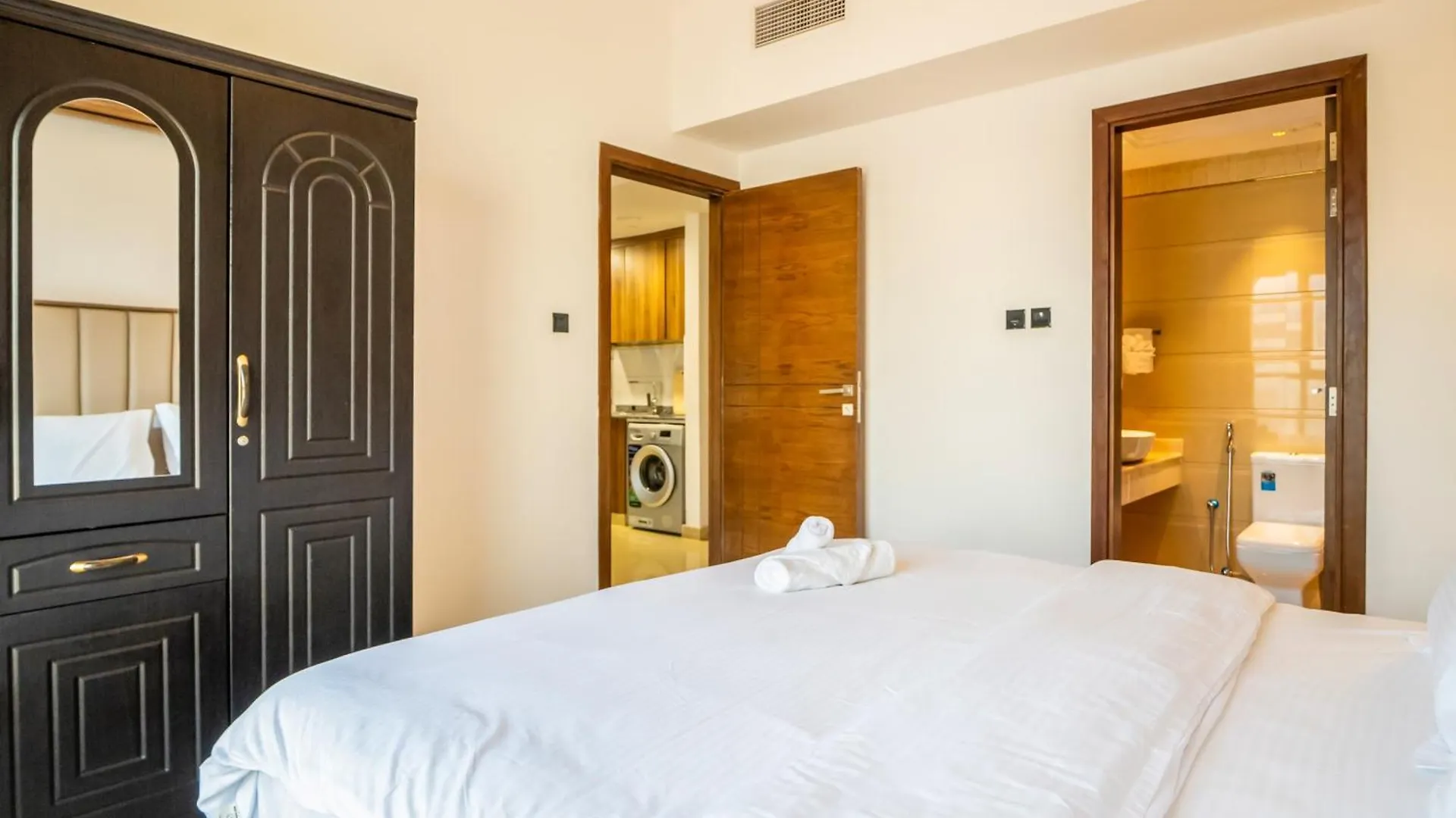 1Bhk , 5 Mins From Dxb Airport & Metro Apartment Dubai