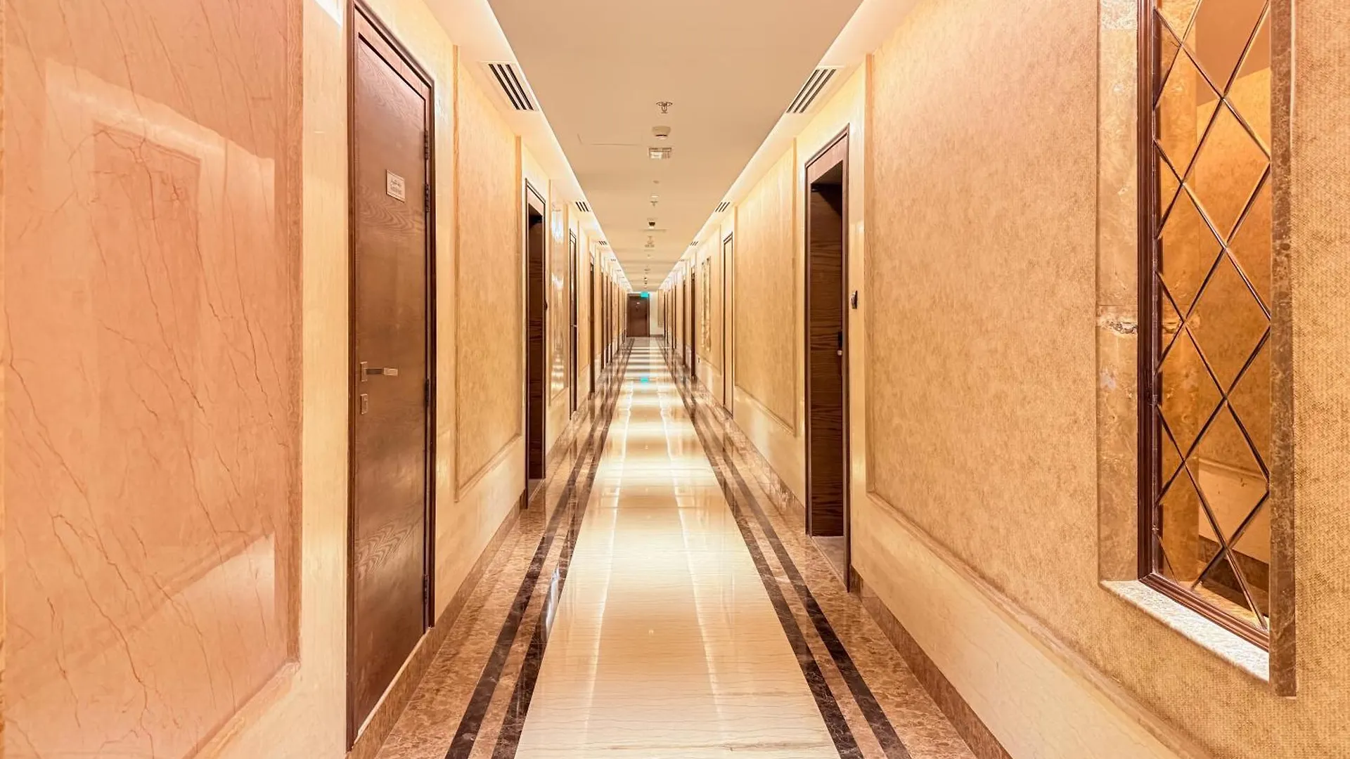 1Bhk , 5 Mins From Dxb Airport & Metro Apartment Dubai